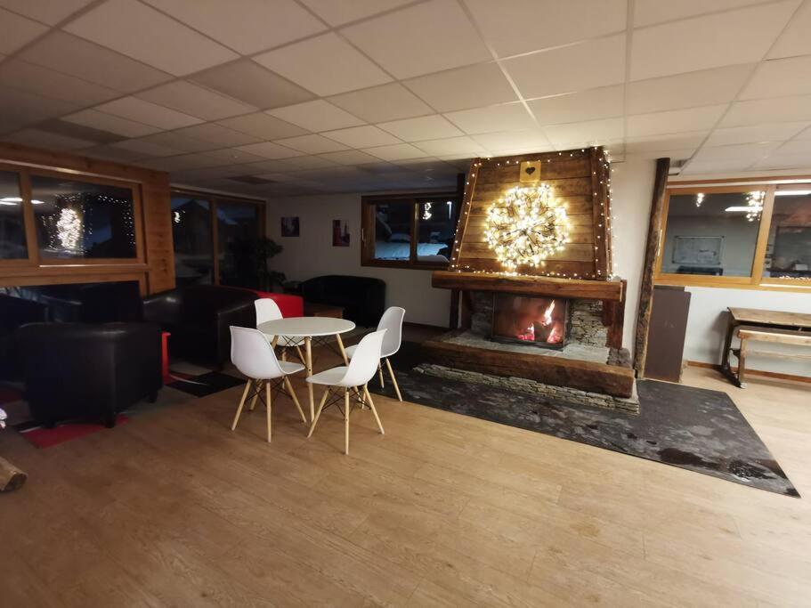 פוי-סן-ונסן Chalet 4 Pers. Piscine Et Literie Toute Neuve. מראה חיצוני תמונה